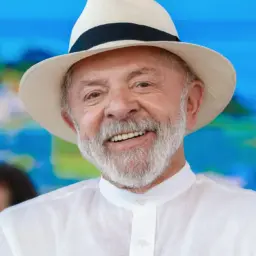 Presidente Lula faz cirurgia de catarata e recebe alta hospitalar