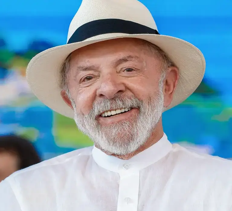 Presidente Lula faz cirurgia de catarata e recebe alta hospitalar