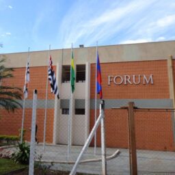 Acusada de matar companheiro queimado em briga por crack vai a júri