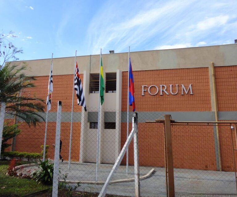 Acusada de matar companheiro queimado em briga por crack vai a júri