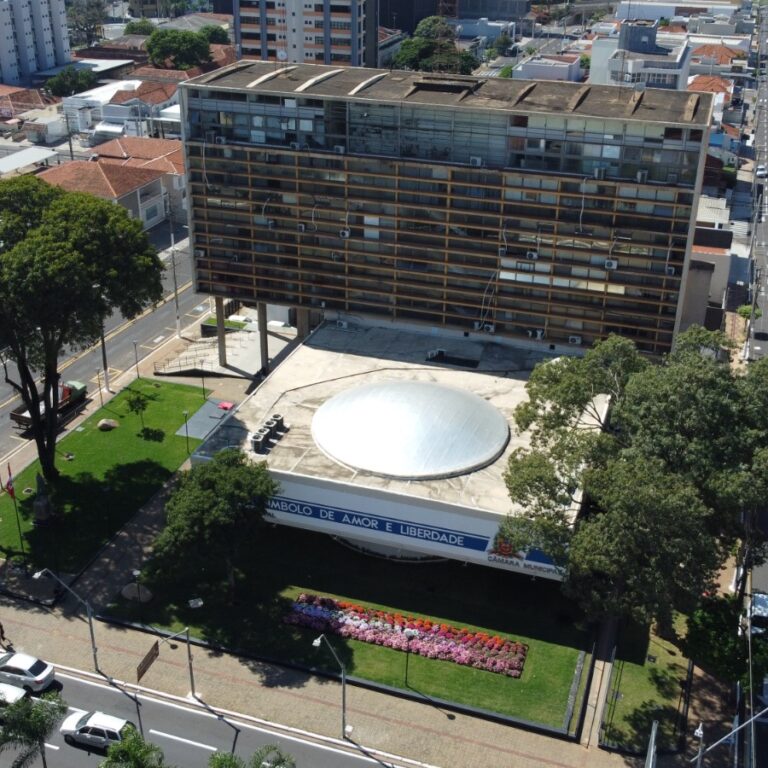 Prefeitura anuncia normalização, mas falhas em sistema persistem