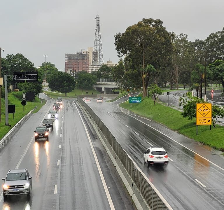 Defesa Civil emite alerta severo e chuva atinge Marília na tarde desta sexta-feira