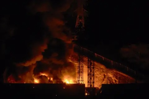 Governo dos EUA anuncia captura de Maduro após ataque militar na Venezuela