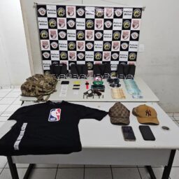 Dupla é presa em Marília com arma, dinheiro e cartões após estelionato contra idoso