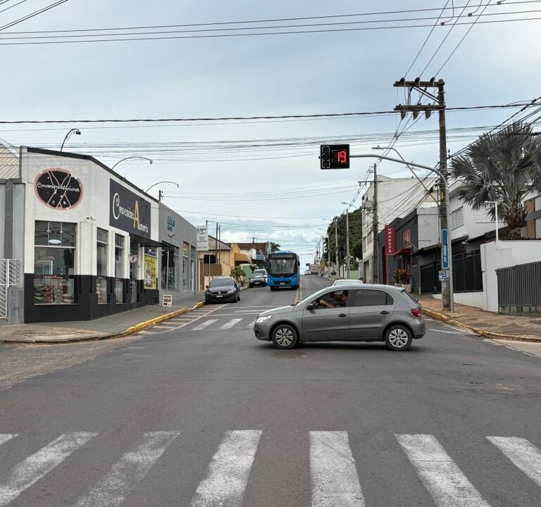 Cruzamento das ruas Brasil e Aimorés, em Tupã, terá semáforo de quatro tempos