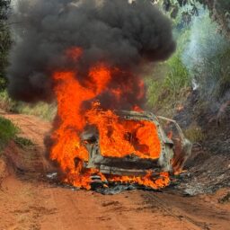 Polícia apura se vítima de Porsche incendiado foi morta em Marília