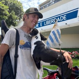 Cicloviajante passa por Marília em jornada de liberdade, música e sobrevivência