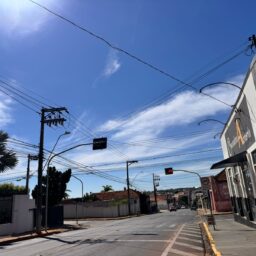 Semáforo da rua Brasil volta a operar em duas fases em Tupã