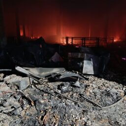 Incêndio destrói loja de departamentos em Lins e mobiliza Corpo de Bombeiros