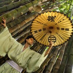 Espetáculo Okama estreia em Marília com reflexão sobre memória e identidade