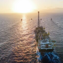 Petrobras supera projeções e tem produção comercial recorde em 2025
