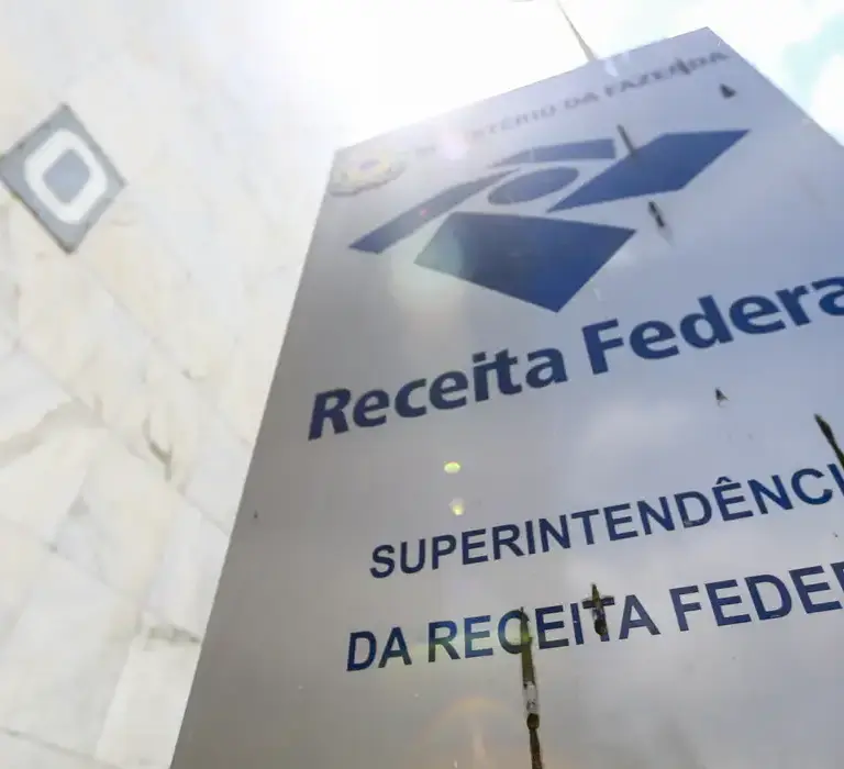 Receita nega aumento de imposto para professores com novo piso