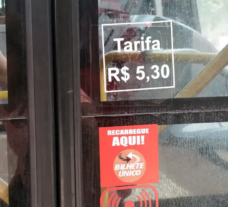 Passagem de ônibus em São Paulo tem reajuste de 6% e passa a R$ 5,30