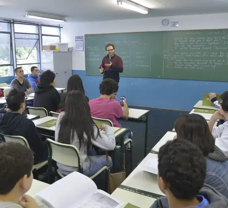 Piso do magistério tem reajuste de 5,4% e vai a R$ 5,1 mil em 2026