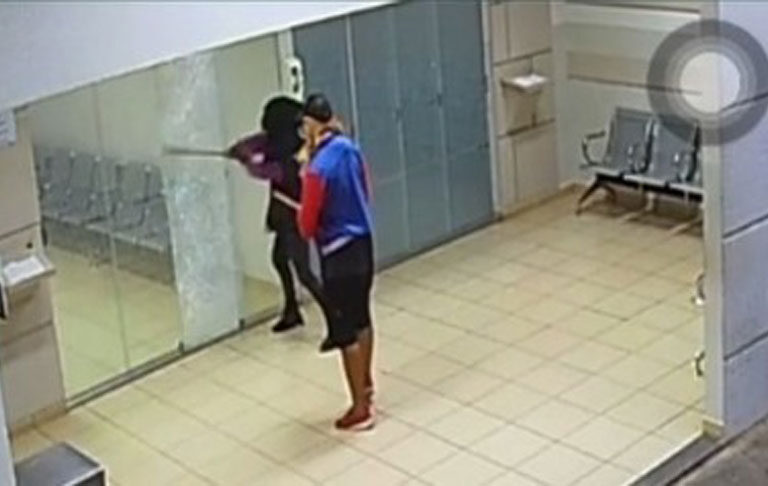 Câmera registra invasão e depredação no Velório Municipal de Marília