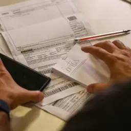 Salário mínimo de R$ 1.621 começa a ser pago nesta segunda