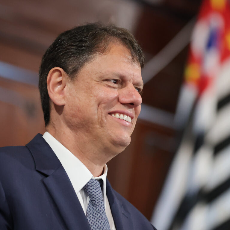 Tarcísio mantém liderança em SP; Senado segue indefinido