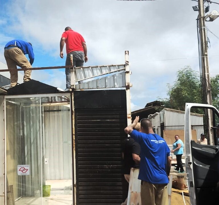 Prefeitura desmonta boxes restantes do camelódromo ferroviário
