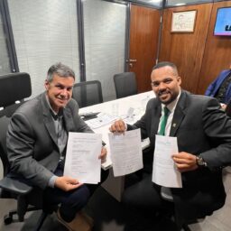 Parlamentares de Marília garantem recursos e prometem reduzir fila de catarata