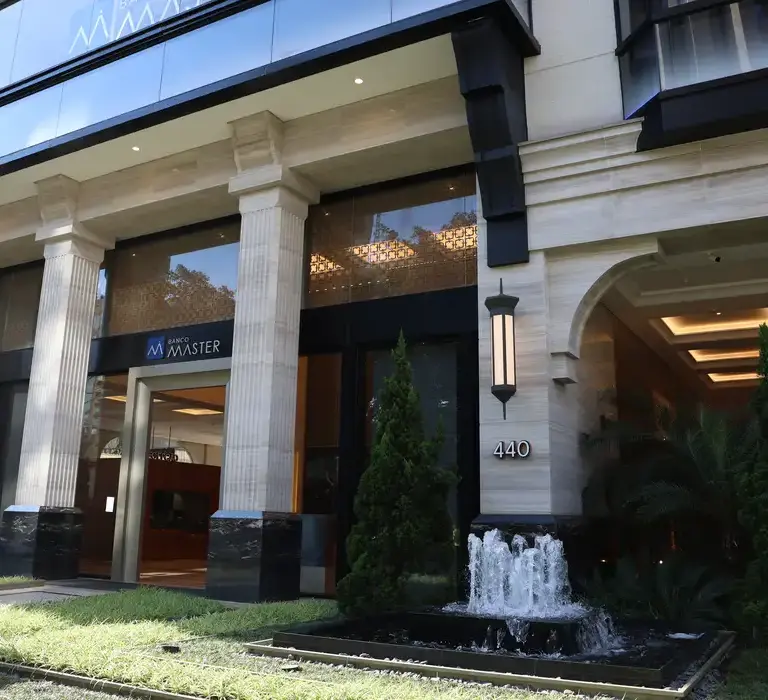 Mendonça se reúne com PF e assume inquérito do Banco Master