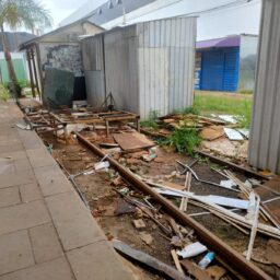 Pátio ferroviário vira comércio fantasma após retirada dos camelôs