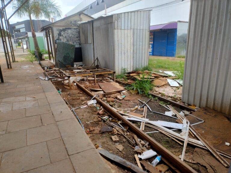 Pátio ferroviário vira comércio fantasma após retirada dos camelôs