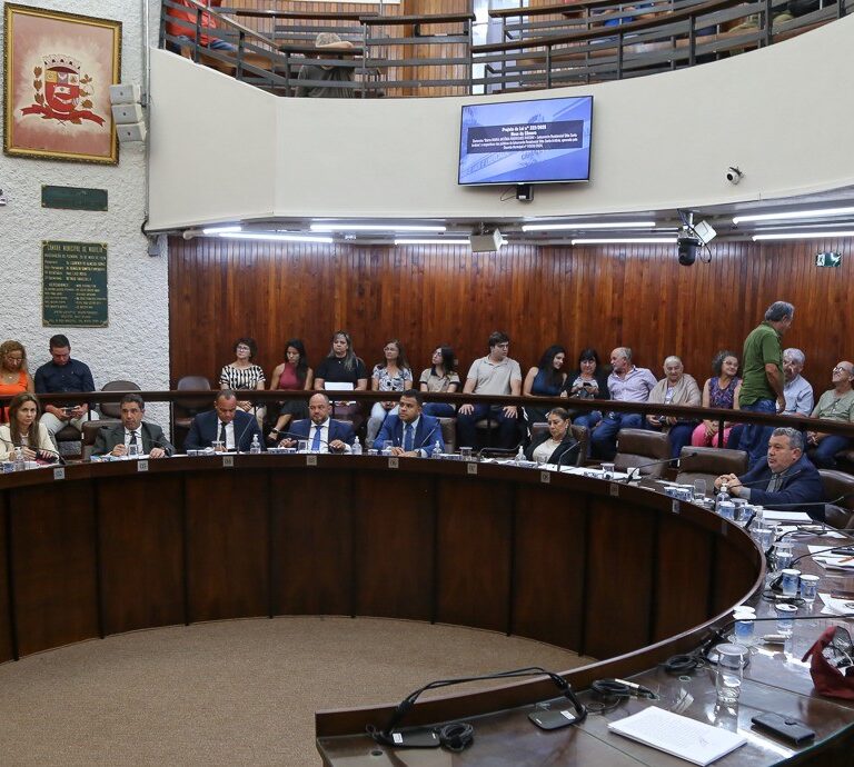 Câmara aprova créditos para triturador de entulho de R$ 1,6 milhão e nova Emei