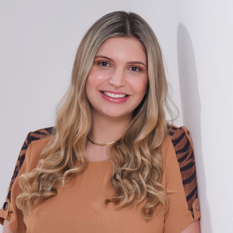 Ninguém vê o quanto existe cansaço em sustentar força permanente