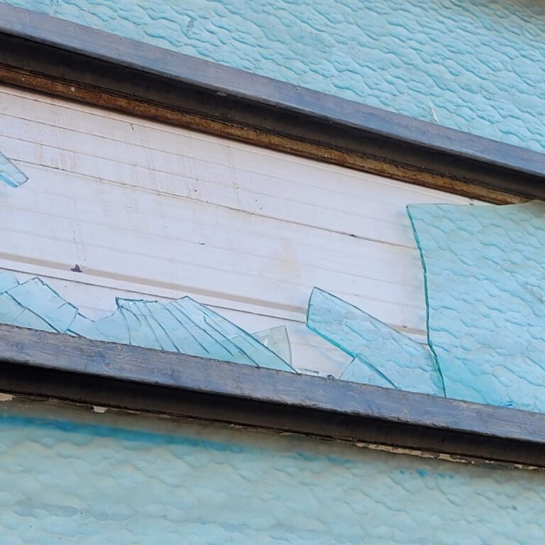 Atendente de telemarketing tenta falar com irmão preso e acaba detido na CPJ