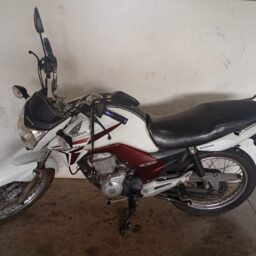 Polícia Militar apreende moto sem placas e sem numeração na zona oeste
