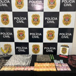 Dise prende jovem por tráfico e apreende quase 800 porções de drogas na zona norte