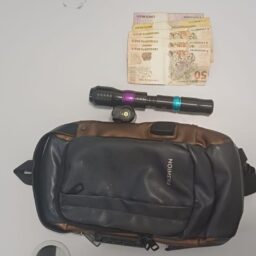 Homem invade casa, ameaça tatuador, é contido pela vítima e acaba preso pela PM