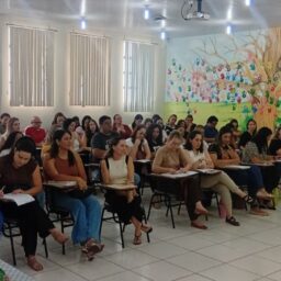 Secretaria da Educação reúne gestores de Emeis para planejar ano letivo