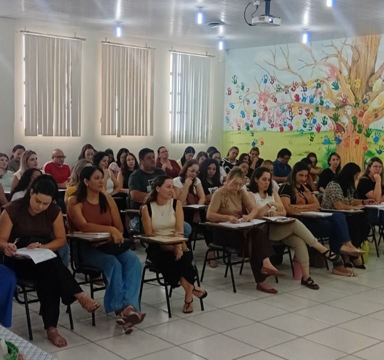 Secretaria da Educação reúne gestores de Emeis para planejar ano letivo