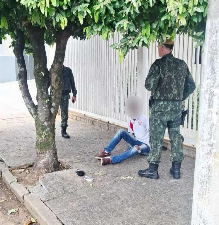 Suspeito é preso com chaves ‘micha’ durante furto frustrado de veículo