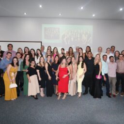 Hospital Unimar forma 19 novos especialistas em cerimônia em Marília