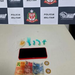 Suspeito de deixar criança de três anos sozinha para fazer delivery de drogas é preso