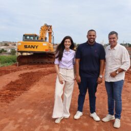 Parlamentares fiscalizam construção da escola dos bairros Maracá, Trieste e Montana