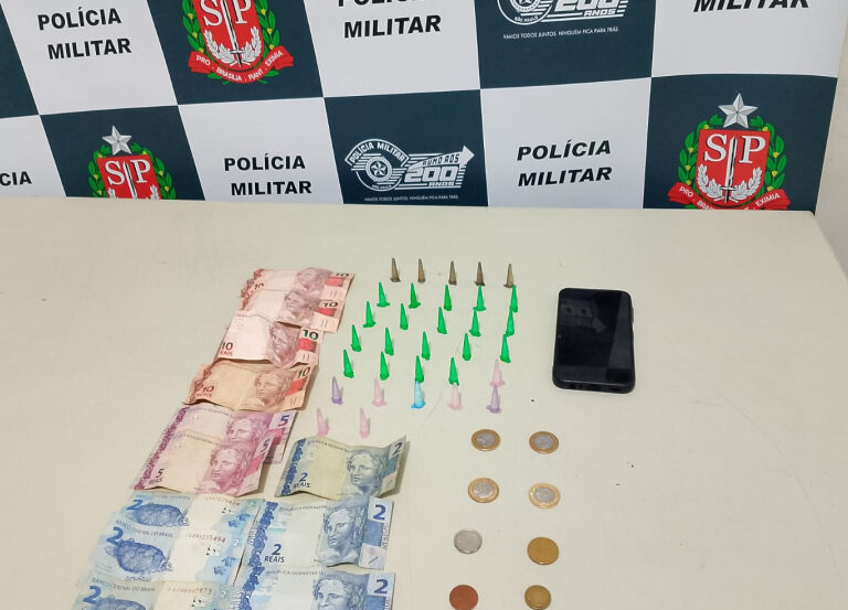 Mulher é presa em flagrante por tráfico em frente a escola em Pompeia