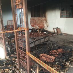 Entre o abandono e o perigo, imóveis degradados afetam a rotina de moradores