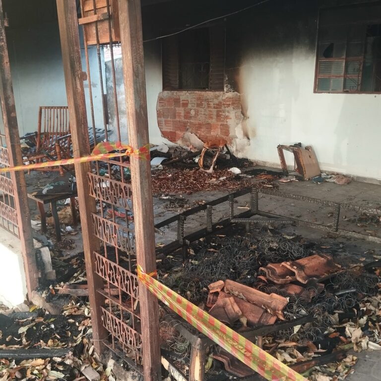 Entre o abandono e o perigo, imóveis degradados afetam a rotina de moradores