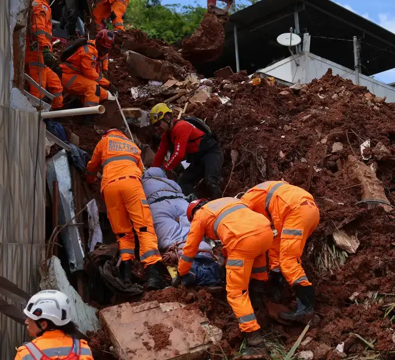 Mortes causadas pelos temporais em Juiz de Fora e Ubá chegam a 53