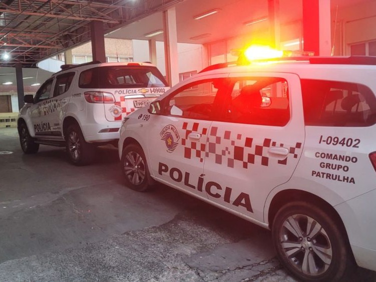 Adolescente baleado quatro vezes em terreno baldio segue em estado grave