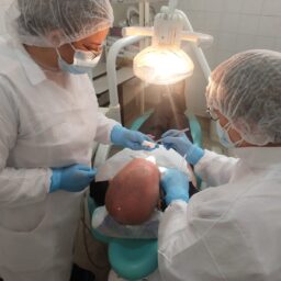 Secretaria da Saúde intensifica cuidado bucal a idosos em casas de repouso