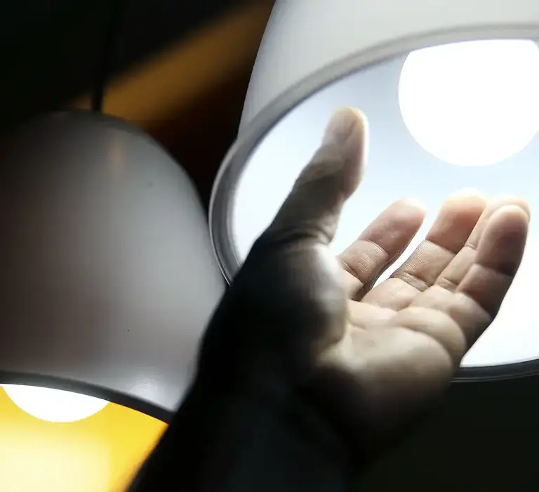 Aneel mantém bandeira verde e conta de luz não terá acréscimo em abril