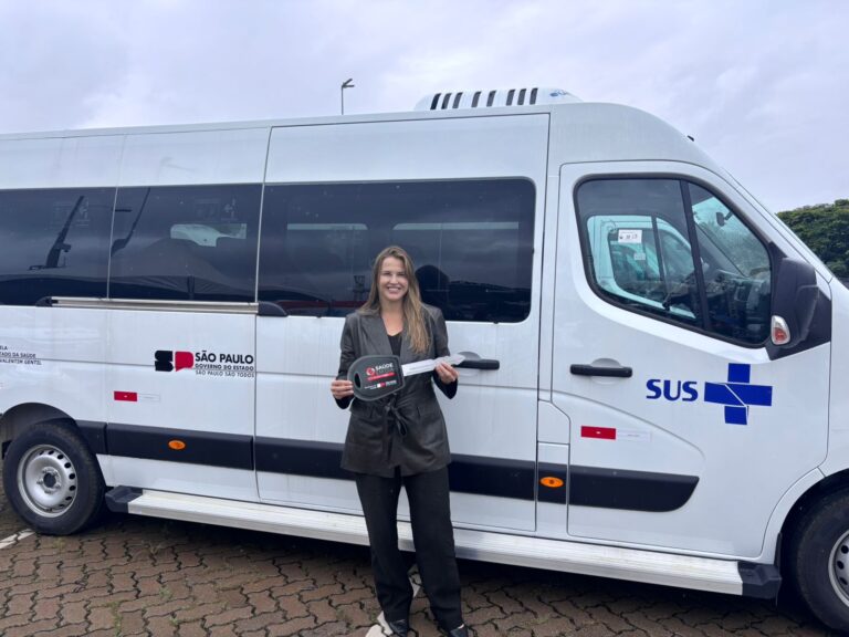Marília recebe van do Governo do Estado para transporte de pacientes