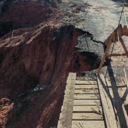 Prefeitura interdita Ponte do Prata em Avencas após danos causados por chuvas