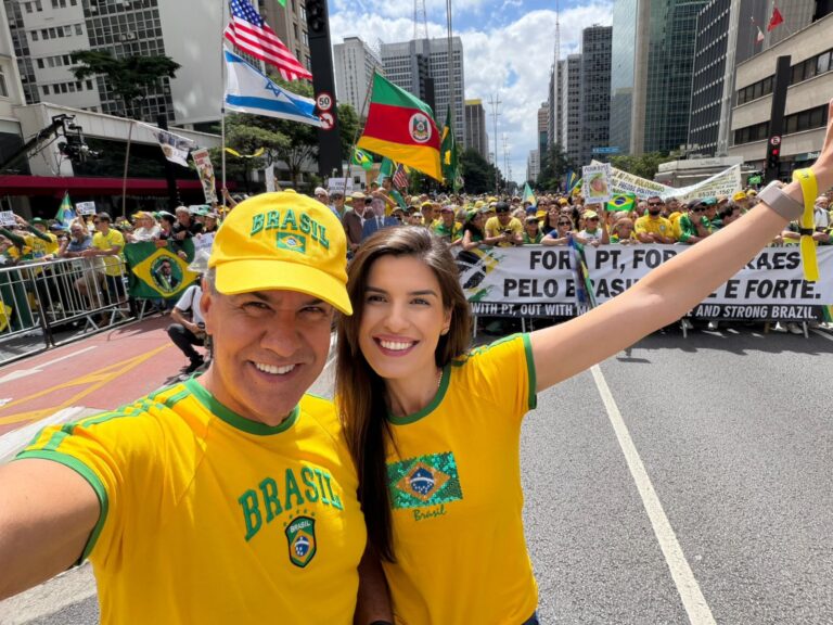 Dani Alonso e Capitão Augusto participam de ato na avenida Paulista