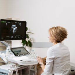 Campanha Março Lilás amplia prevenção ao câncer de colo do útero em Tupã