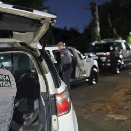 Polícia é recebida com disparos na Vila Barros; suspeitos de tráfico fogem pela mata